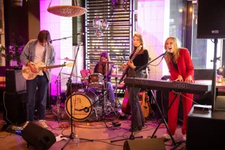 Makers - Hit the North - Nina Woods